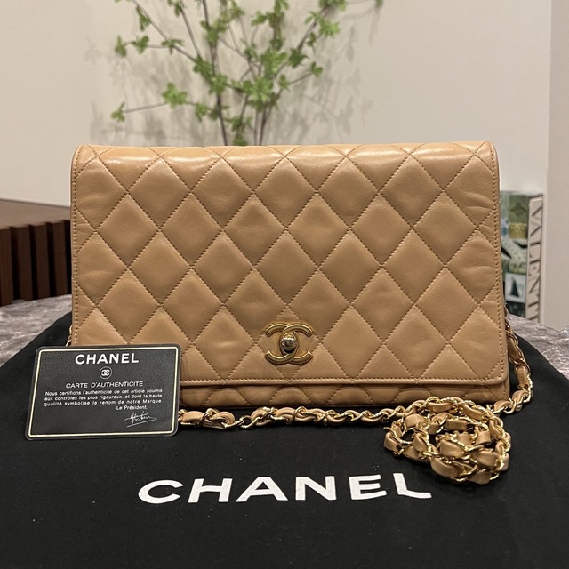 CHANEL(シャネル)の【即配送】CHANEL マトラッセ ショルダーバッグ ターンロック ベージュ レディースのバッグ(ショルダーバッグ)の商品写真