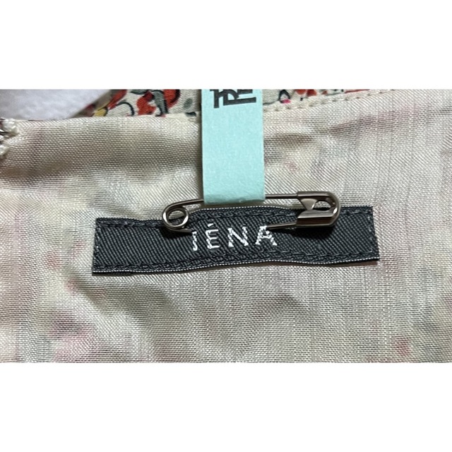 IENA(イエナ)のIENA 花柄ワンピース　リバティ　フラワープリント　イエナ　 レディースのワンピース(ひざ丈ワンピース)の商品写真