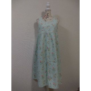 【新品】小花柄の綿麻ワンピース・爽やか・ハンドメイド・夏(ひざ丈ワンピース)