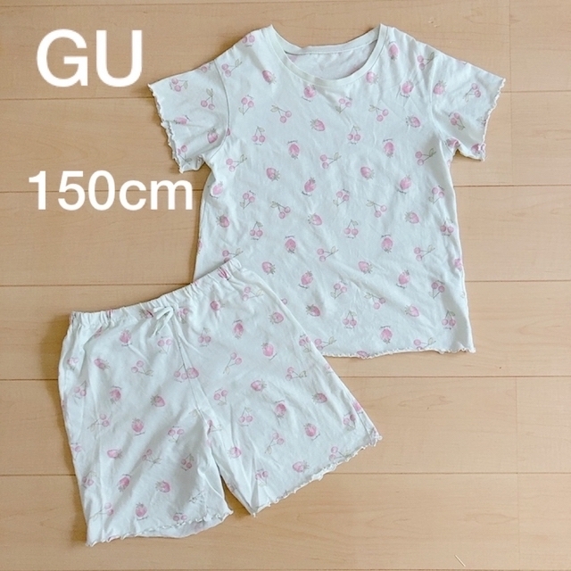 GU(ジーユー)のGU☆さくらんぼ柄パジャマ& H&M☆リバーシブルスパンコール　半袖Tシャツ キッズ/ベビー/マタニティのキッズ服女の子用(90cm~)(パジャマ)の商品写真