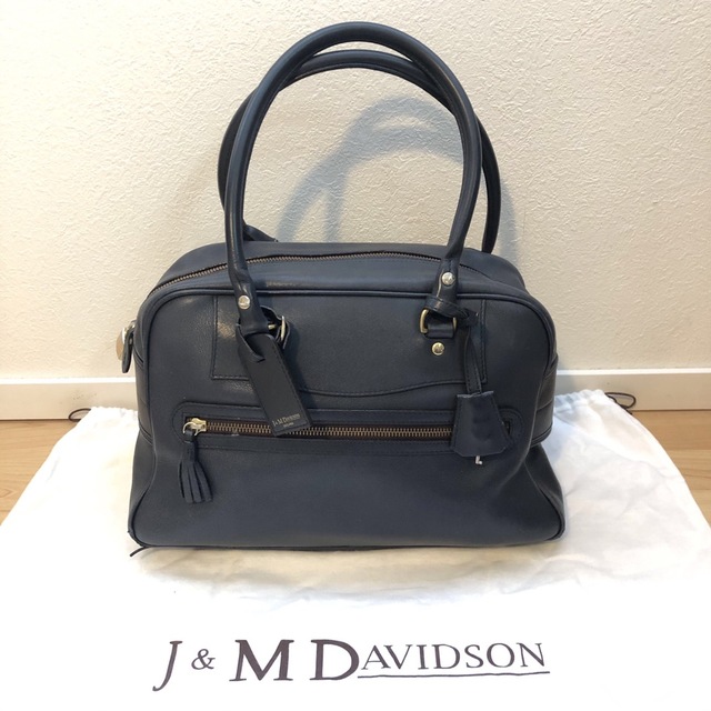 J&M DAVIDSON(ジェイアンドエムデヴィッドソン)のJ&M DAVIDSON VIVI ハンドバッグ ボストンバッグ ネイビー レディースのバッグ(ボストンバッグ)の商品写真