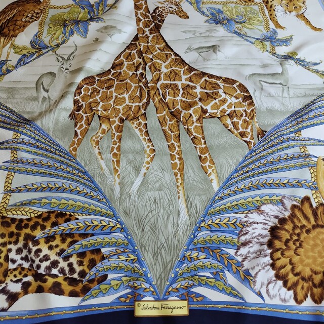 Salvatore Ferragamo(サルヴァトーレフェラガモ)のサルヴァトーレ　フェラガモ　スカーフ レディースのファッション小物(バンダナ/スカーフ)の商品写真