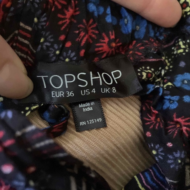 TOPSHOP(トップショップ)のTOPSHOP キャミ  エスニック柄　ZARA ユニクロ　しまむら レディースのトップス(キャミソール)の商品写真