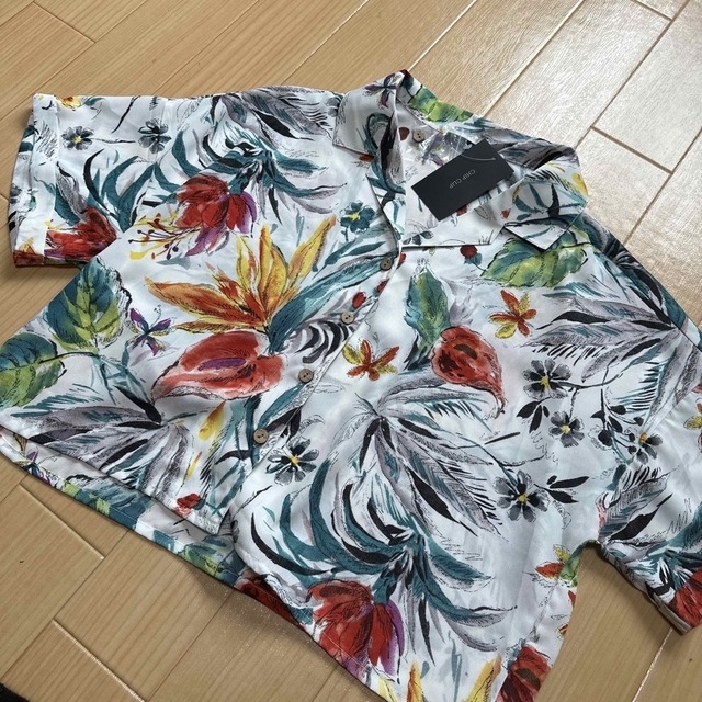 《新品未使用》ボタニカルプリントシャツ       レディースのトップス(シャツ/ブラウス(半袖/袖なし))の商品写真