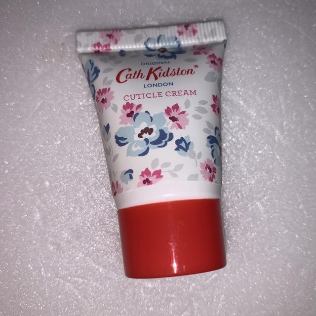 Cath Kidston(キャスキッドソン)のキャスキッドソン　キューティクルクリーム　ワイルドローズの香り コスメ/美容のネイル(ネイルケア)の商品写真