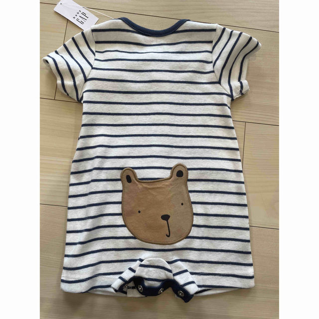 babyGAP(ベビーギャップ)のbaby GAP ポケットロンパース キッズ/ベビー/マタニティのベビー服(~85cm)(ロンパース)の商品写真