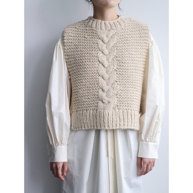 新品未使用♡ HYKE  CABLE-KNIT CROPPED VEST