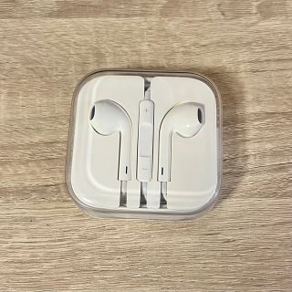 アイフォーン(iPhone)の【新品未使用】Apple 純正イヤホン　ジャックタイプ(ヘッドフォン/イヤフォン)