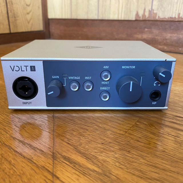 UNIVERSAL AUDIO VOLT1 ＆ AKGダイナミックマイク