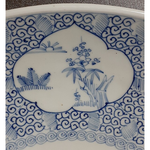 江戸時代後期 古伊万里 染付 窓絵に松竹梅 唐草文様 裏 たこ唐草 江戸時代後期 古伊万里 染付 窓絵に松竹梅 唐草文様 裏 たこ唐草