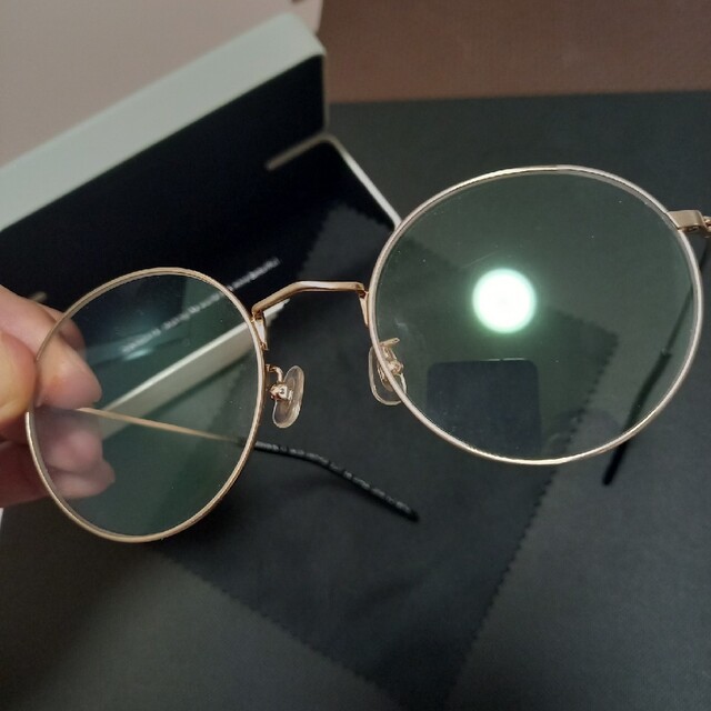 JINS(ジンズ)の1万円のお洒落眼鏡と1万5000円の色つきシルバーチェーンつきお洒落サングラス メンズのファッション小物(サングラス/メガネ)の商品写真
