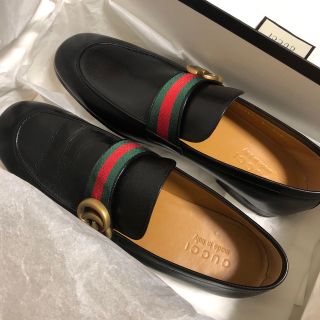 グッチ(Gucci)のGUCCI GGウェブ付きレザーローファー(ドレス/ビジネス)