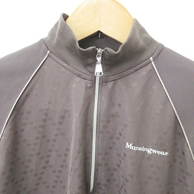 Munsingwear(マンシングウェア)のMUNSINGWEAR シャツ 半袖 ハーフジップ ロゴ ドット ブラウン LL スポーツ/アウトドアのゴルフ(ウエア)の商品写真
