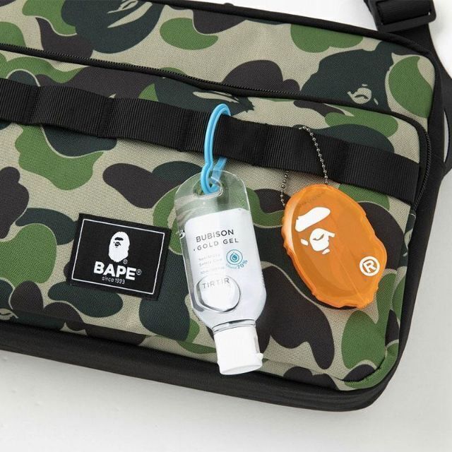 A BATHING APE(アベイシングエイプ)の【新品未使用】A BATHING APE ショルダーバッグ & カラビナ メンズのバッグ(ショルダーバッグ)の商品写真