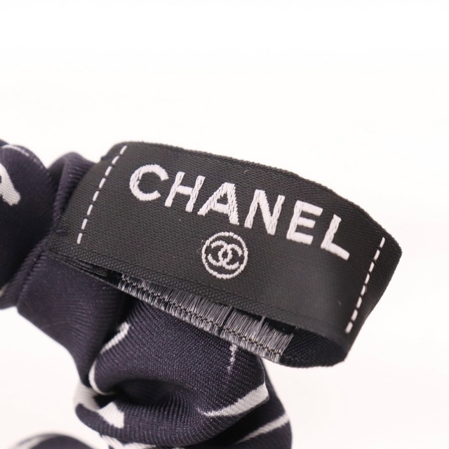 CHANEL(シャネル)のシャネル　スカーフ　シュシュセット レディースのファッション小物(バンダナ/スカーフ)の商品写真