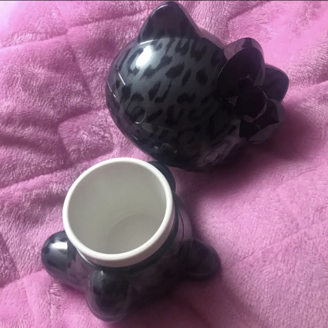 ♡新品♡ SEPHORA♡HELLO KITTY♡ダイカットメイクブラシケース♡ ♡新品♡ SEPHORA♡HELLO KITTY♡ダイカットメイクブラシケース♡