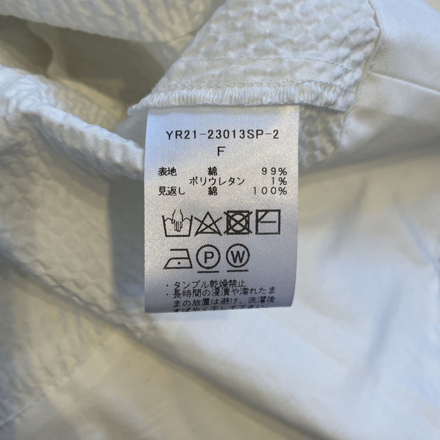 yori ヨリ　ポコポコギャザーブラウス　ホワイト レディースのトップス(シャツ/ブラウス(長袖/七分))の商品写真