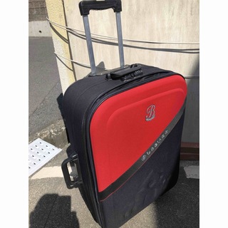 ソフトスーツケース　大型　コロ付き　黒赤色　内装きれい(スーツケース/キャリーバッグ)