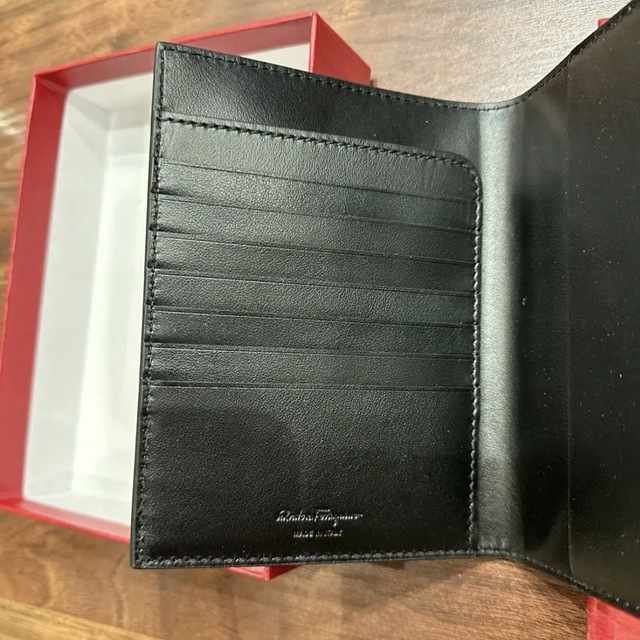 新品未使用!フェラガモパスポートカバー