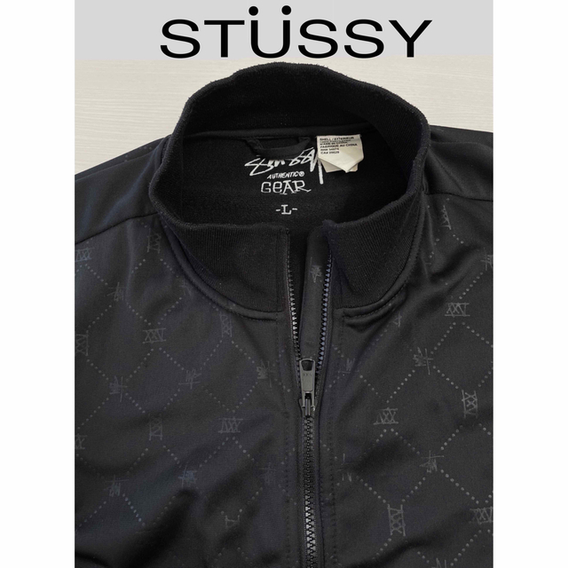 STUSSY(ステューシー)のSTUSSYステューシー　トラックジャケット2005　25周年　総柄　ブラックL メンズのジャケット/アウター(その他)の商品写真