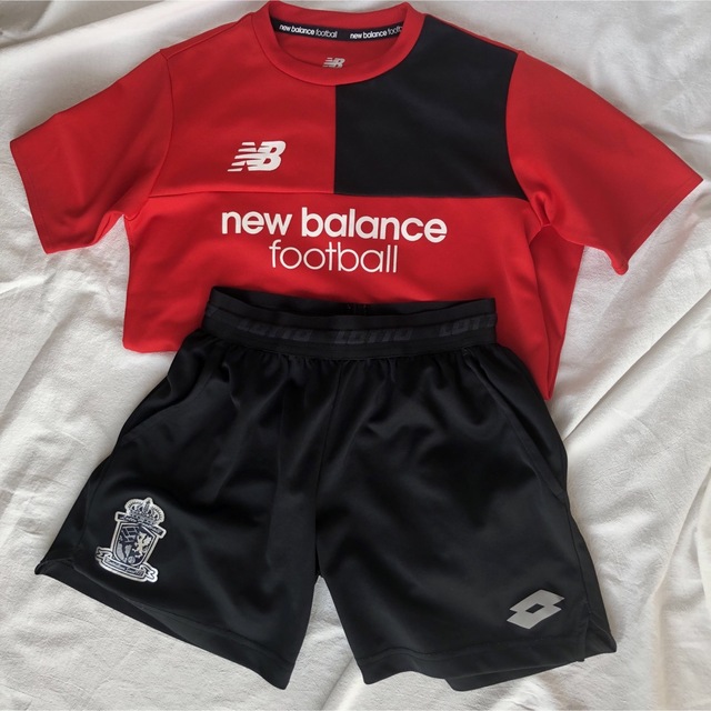 New Balance(ニューバランス)のサッカーウエア上下　140 スポーツ/アウトドアのサッカー/フットサル(ウェア)の商品写真