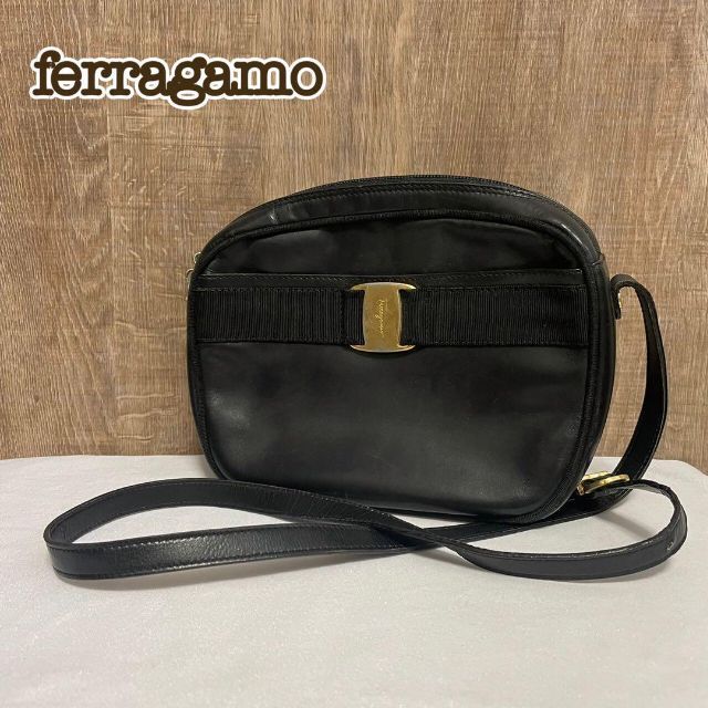 Salvatore Ferragamo フェラガモ ショルダーバッグ ヴァラ 黒 ...