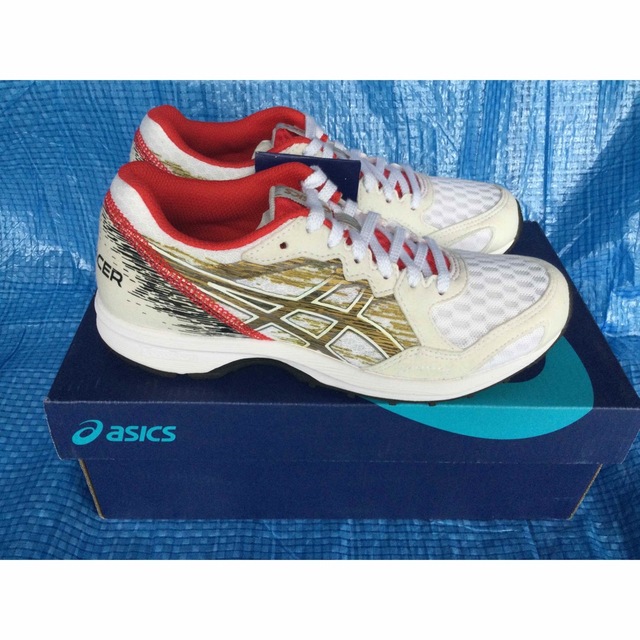 asics(アシックス)のLYTERACER 23.0 cm 1012A159-100 レディースの靴/シューズ(スニーカー)の商品写真