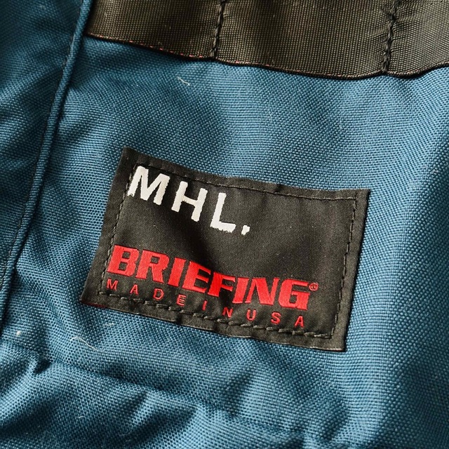 MHL.(エムエイチエル)のMHL briefing コラボメッセンジャーバッグ　ブルー メンズのバッグ(メッセンジャーバッグ)の商品写真