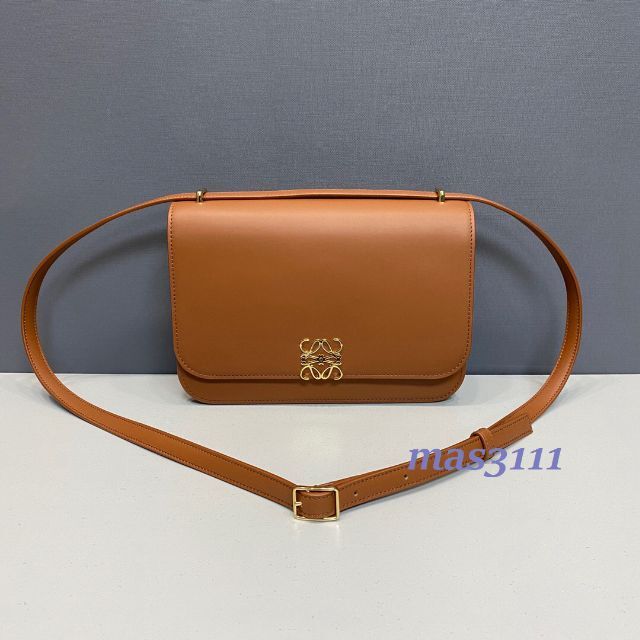 新作ウエア LOEWE ショルダーバッグ 極美品【LOEWE】シルクカーフ