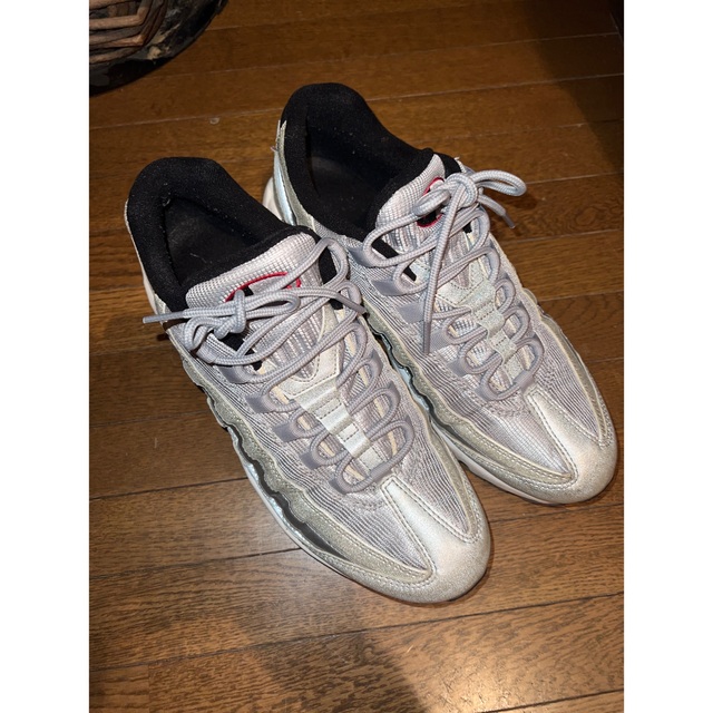 NIKE(ナイキ)のnike airmax95 silver メンズの靴/シューズ(スニーカー)の商品写真