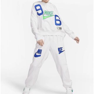 ナイキ(NIKE)のNIKE 新作　スウェットパンツ　新品たぐつき(カジュアルパンツ)