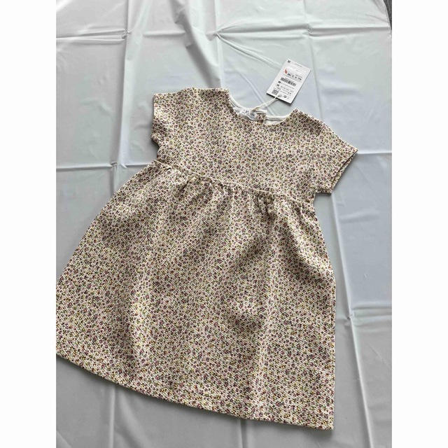 ZARA KIDS(ザラキッズ)の花柄ワンピース♡ZARA♡110タグ付き キッズ/ベビー/マタニティのキッズ服女の子用(90cm~)(ワンピース)の商品写真