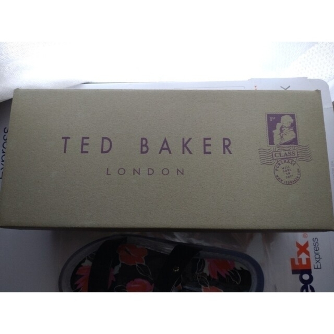 TED BAKER(テッドベイカー)の【美品】TED BAKER★JULEEY フラワー フラットサンダル レディースの靴/シューズ(サンダル)の商品写真