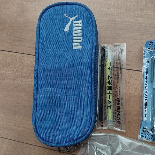 PUMA(プーマ)の文房具まとめ売り　プーマ　ペンケース　クリップ　マーカー　シャーペン　筆箱　ピン インテリア/住まい/日用品の文房具(ペンケース/筆箱)の商品写真