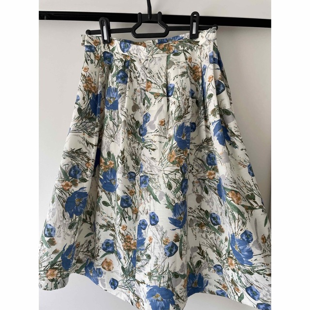 Doux archives(ドゥアルシーヴ)の『美品』花柄スカート レディースのスカート(ひざ丈スカート)の商品写真