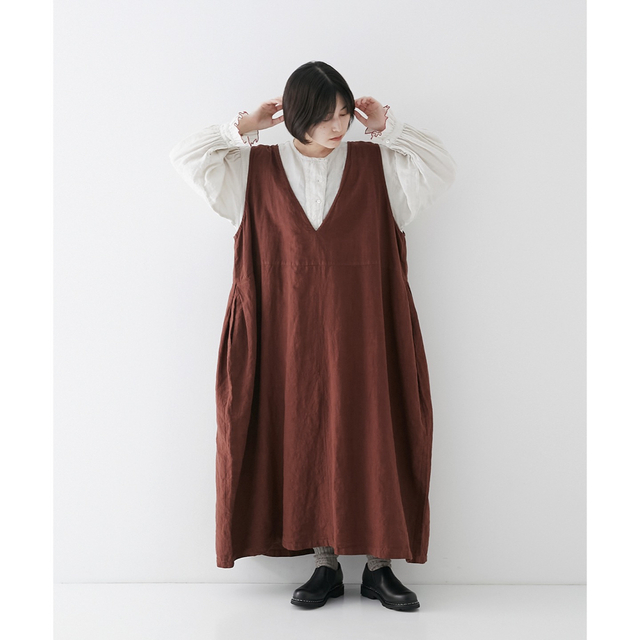 nest Robe(ネストローブ)の【出品今日まで】ネストローブ　リネン 袖口配色メローブラウス  オフ白 レディースのトップス(シャツ/ブラウス(長袖/七分))の商品写真