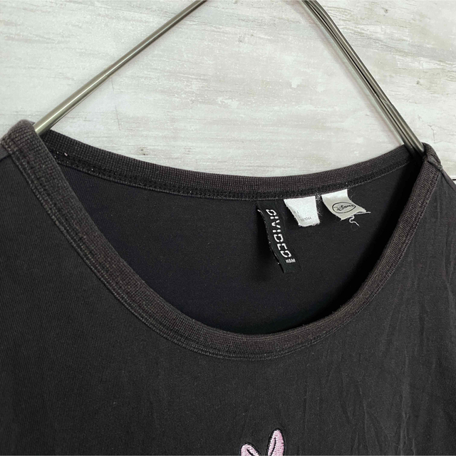 H&M(エイチアンドエム)のH&M×Disney コラボ　tシャツ デイジーダック 刺繍 L ダークグレー レディースのトップス(Tシャツ(半袖/袖なし))の商品写真