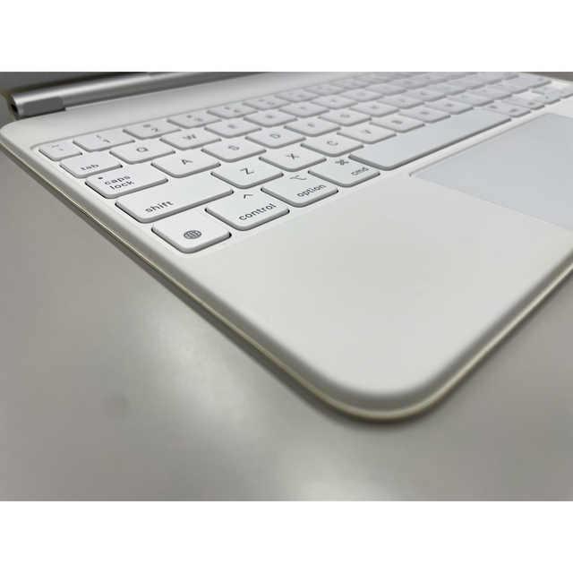 Apple(アップル)のMagic Keyboard 11 US配列 MJQJ3LL/A スマホ/家電/カメラのPC/タブレット(PC周辺機器)の商品写真