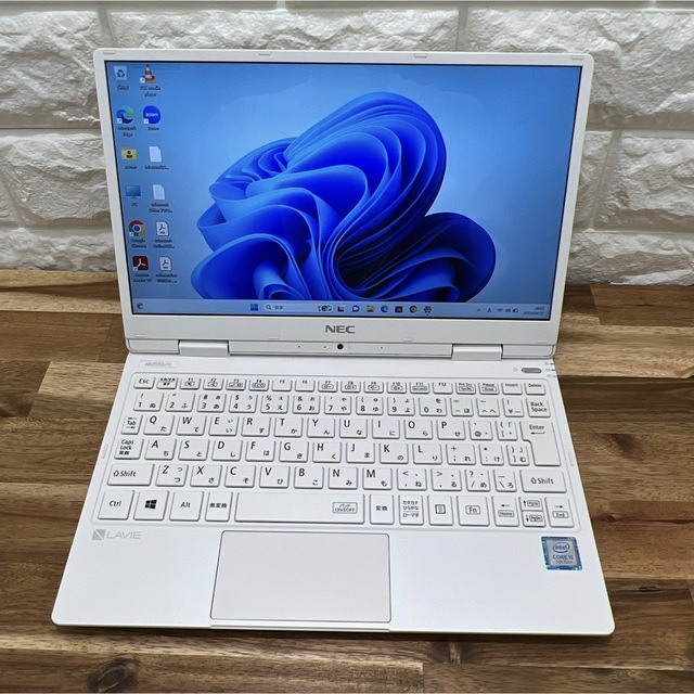 美品】ホワイト NEC ☘爆速SSD256GB搭載 ☘第7世代Core i5 - ノートPC