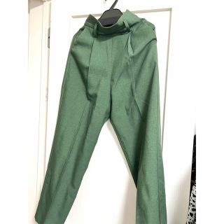 マウジー(moussy)のmoussy マウジー　テーパードパンツ　緑　s(カジュアルパンツ)