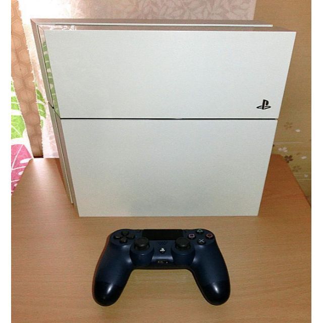 PlayStation4(プレイステーション4)のPlayStation4 本体(おまけ付き) エンタメ/ホビーのゲームソフト/ゲーム機本体(家庭用ゲーム機本体)の商品写真