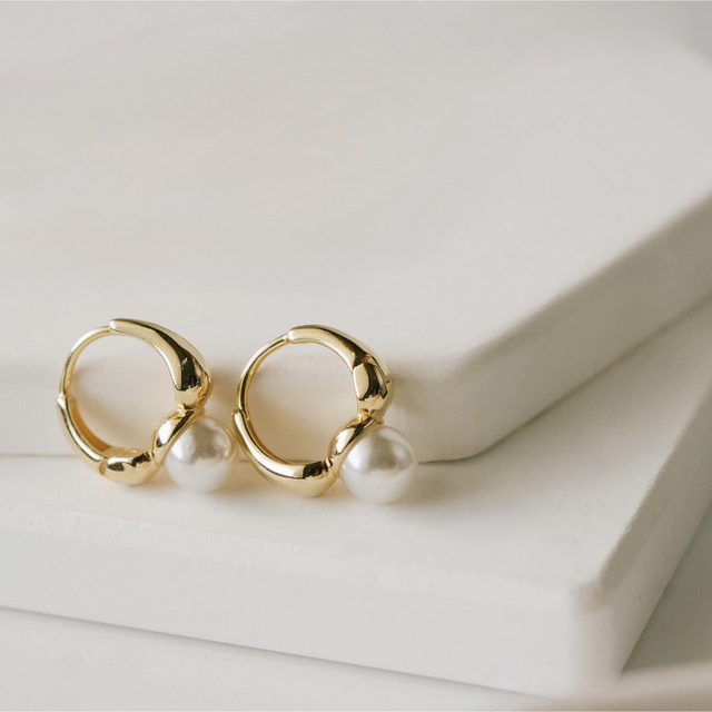 DEUXIEME CLASSE(ドゥーズィエムクラス)のdainty pearl hoop pierce 18k coating レディースのアクセサリー(ピアス)の商品写真