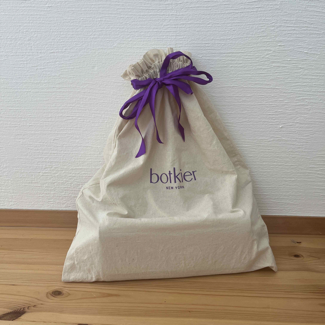 botkier(ボトキエ)のBotiker ボトキエ ホワイト 白 本革 レザー バッグ ショルダー紐付 レディースのバッグ(ショルダーバッグ)の商品写真