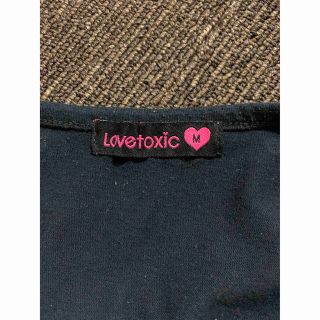 ラブトキシック(lovetoxic)のLOVE TOXIC シャツ　Mサイズ(Tシャツ(半袖/袖なし))