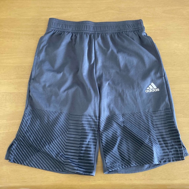 adidas(アディダス)のadidas ドライハーフパンツ 150㎝ キッズ/ベビー/マタニティのキッズ服男の子用(90cm~)(パンツ/スパッツ)の商品写真