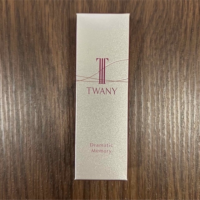 TWANY(トワニー)の【新品未開封】カネボウ トワニー ドラマティックメモリー 5.5ml コスメ/美容のベースメイク/化粧品(化粧下地)の商品写真