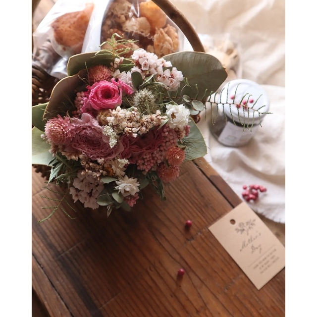 『ありがとう』を花に添え♡母の日ギフトフラワー　母の日の贈り物　花々ブーケ ハンドメイドのフラワー/ガーデン(ドライフラワー)の商品写真