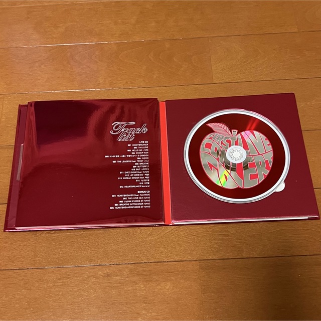 BIGBANG(ビッグバン)の韓国版 G-DRAGON SHINE A LIGHT ライブCD 2枚組 エンタメ/ホビーのCD(K-POP/アジア)の商品写真