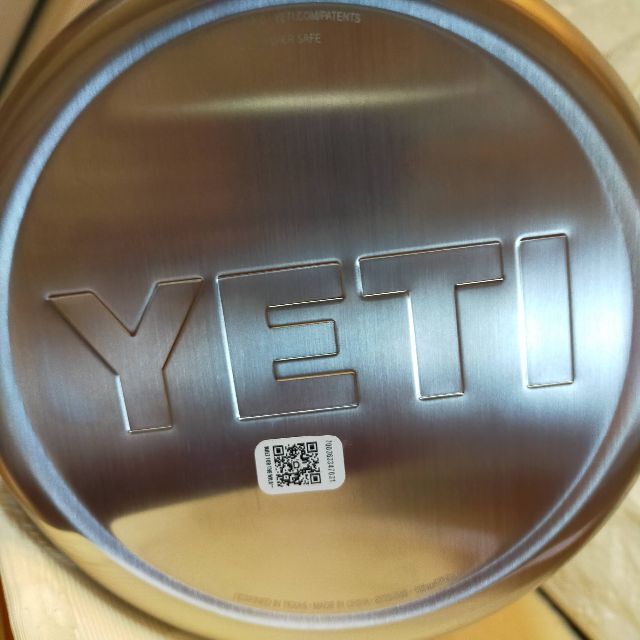 YETI イエティランブラー ワンガロン ジャグ （ブラック）＊海外正規品 スポーツ/アウトドアのアウトドア(食器)の商品写真