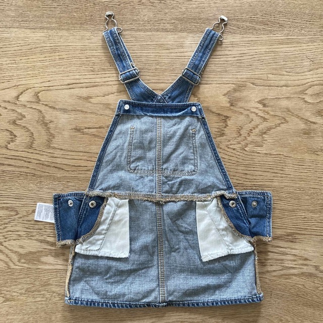 babyGAP(ベビーギャップ)のbaby Gapオーバーオール(スカート)90cm【中古品】 キッズ/ベビー/マタニティのキッズ服女の子用(90cm~)(ワンピース)の商品写真